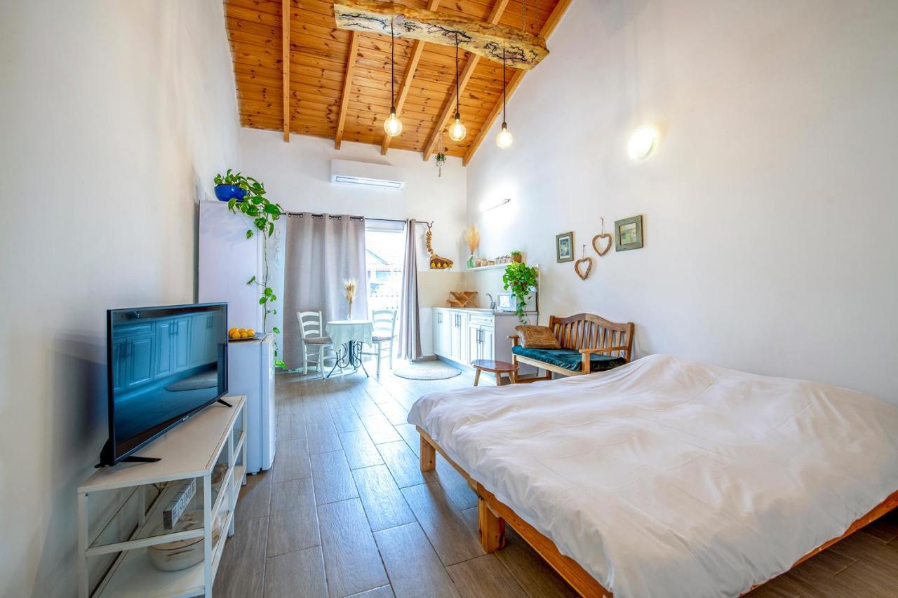רז אירוח ברמה Villa Qaşrīn Екстериор снимка