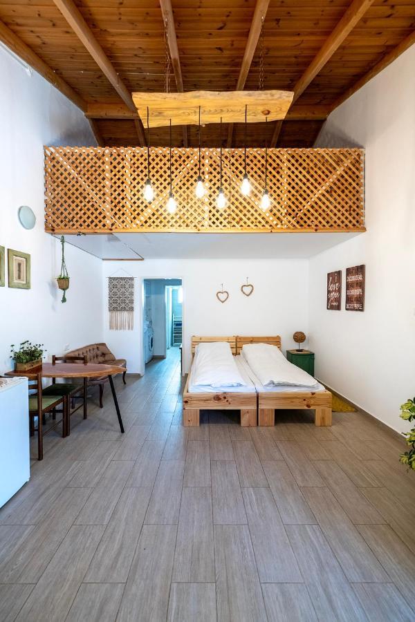 רז אירוח ברמה Villa Qaşrīn Екстериор снимка